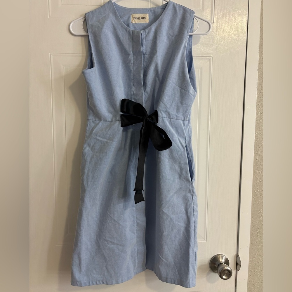 Chic Light Blue Sleeveless Dress with Black Bow